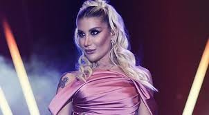İrem Derici, Hande Yener'i öve öve bitiremedi