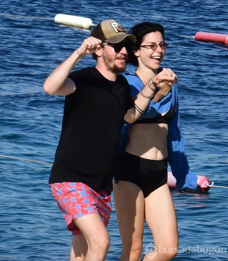 Merve Boluğur ve sevgilisi tatilde görüntülendi