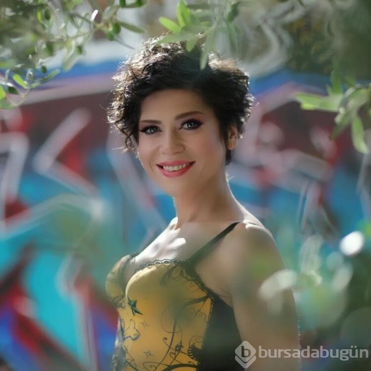 Aydilge sahnede yere yığıldı!