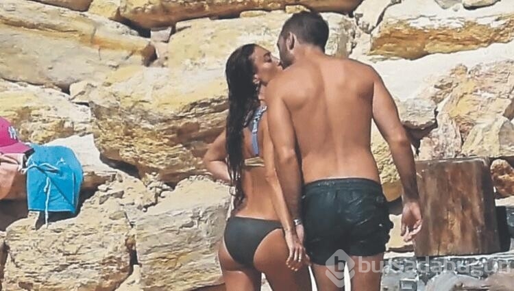 Merve Oflaz ve sevgilisi plajda aşka geldi