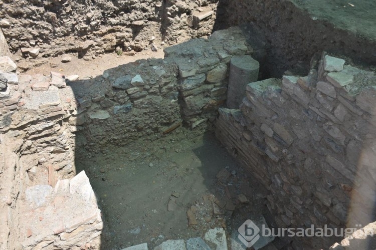 İzmir Ayasuluk kazılarında yeni iskeletler bulundu