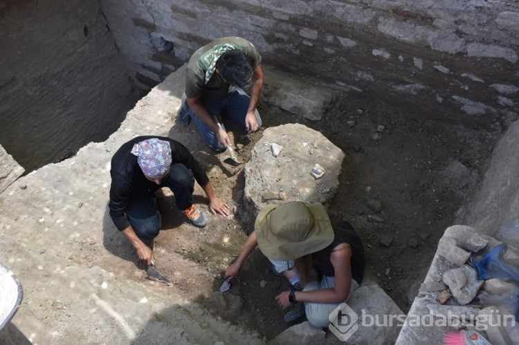 İzmir Ayasuluk kazılarında yeni iskeletler bulundu