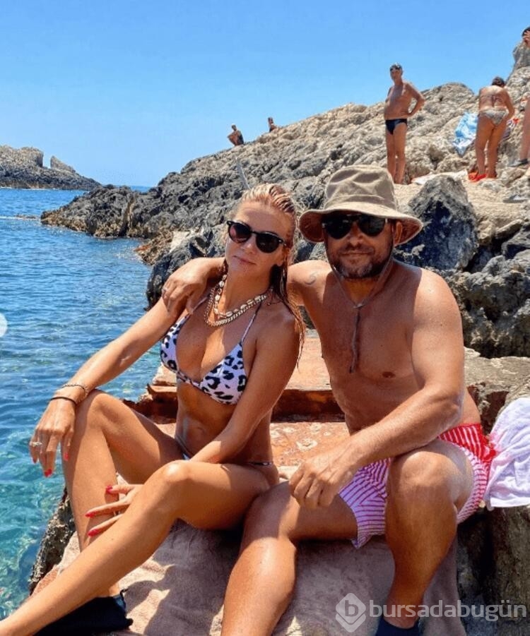 Havuzda, plajda gözler İvana'da