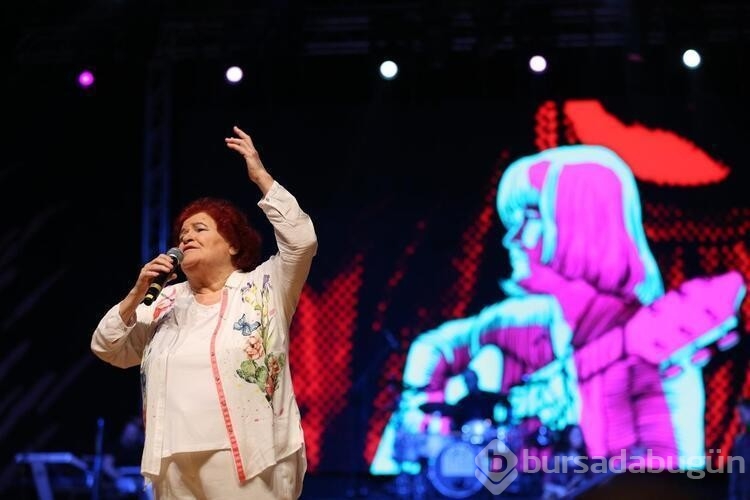 Selda Bağcan Aleyna Tilki'yi konuk etti