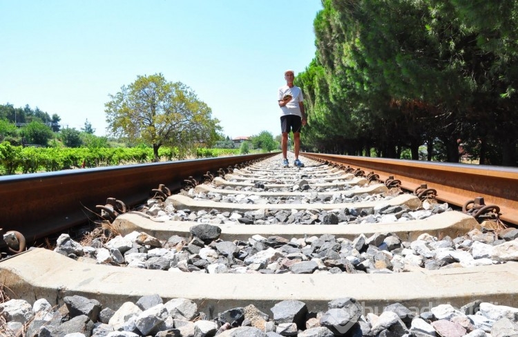 Her gün 20 kilometre yürüyüp kaplumbağaları kurtarıyor