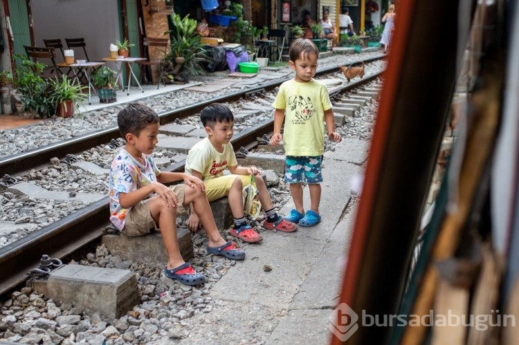 Bir başka sokak: İçinden tren geçiyor
