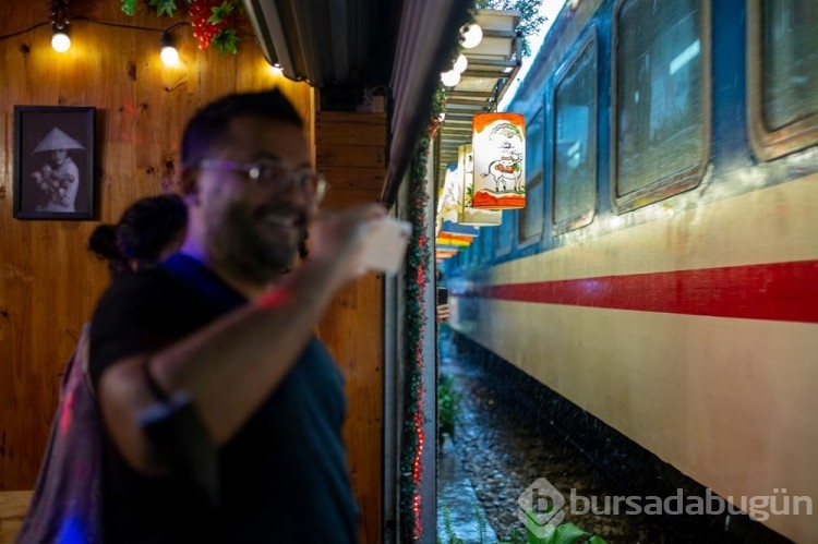 Bir başka sokak: İçinden tren geçiyor