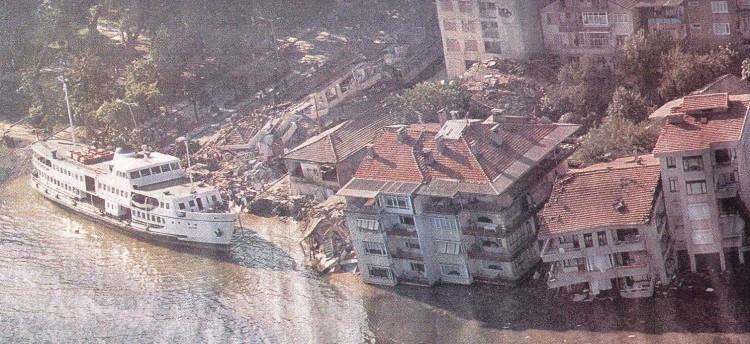 17 Ağustos depreminden Bursa'ya kalan: 10 ölü, Emir Sultan ve evliyalar...