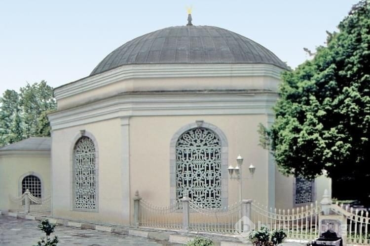 Bursa'da gezilecek yerler: Orhan Gazi Türbesi 