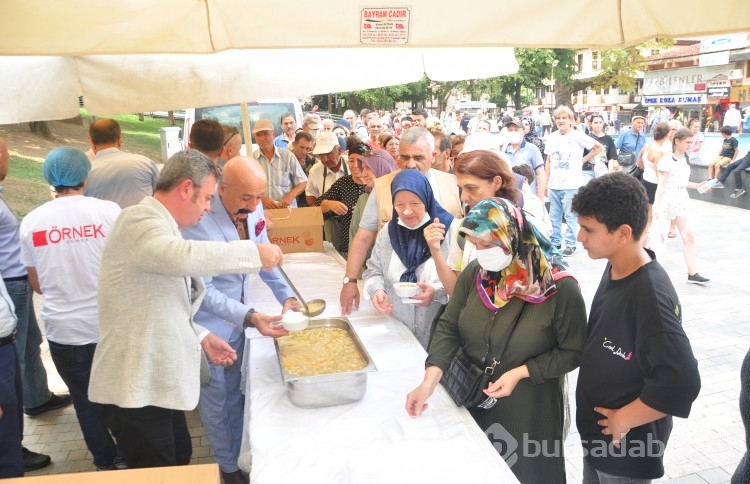 RUMELİSİAD'dan aşure ikramı