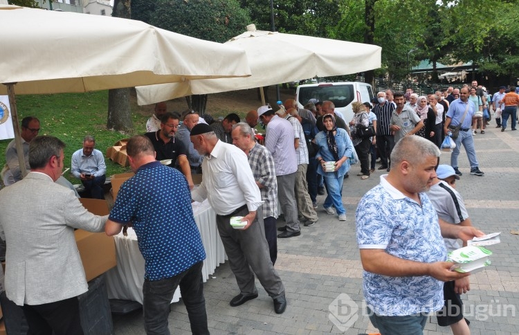 RUMELİSİAD'dan aşure ikramı