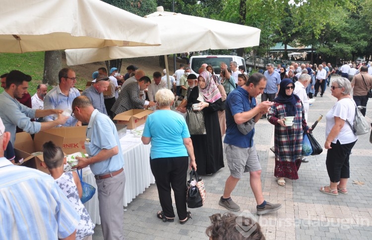 RUMELİSİAD'dan aşure ikramı