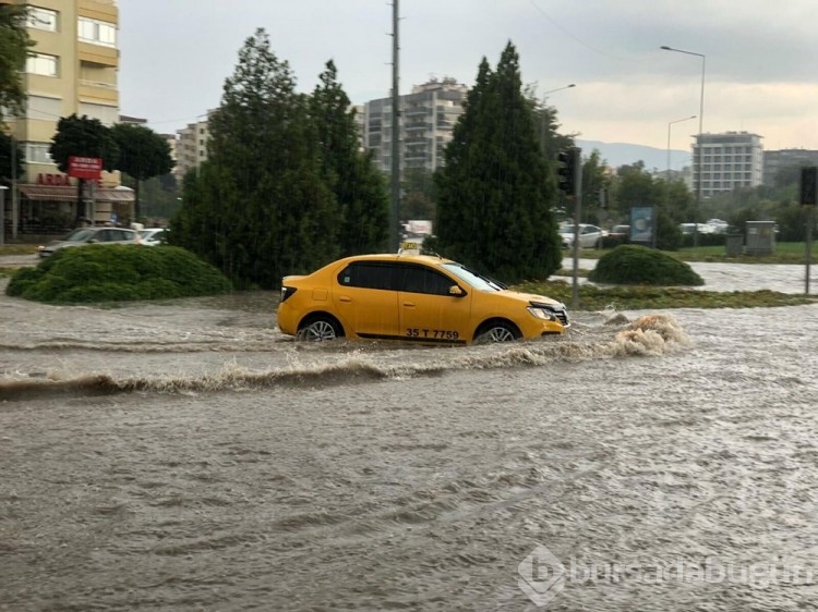 Bursa, İzmir ve Çanakkale'de sağanak etkili oldu
