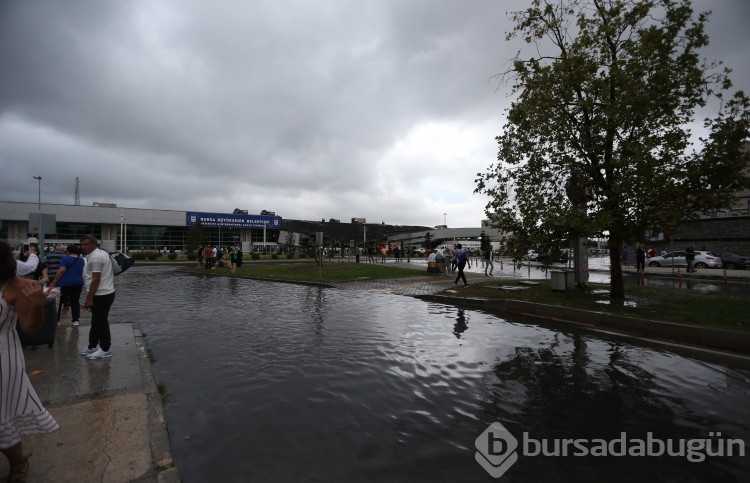 Sağanak yağış Bursa'yı etkisi altına aldı