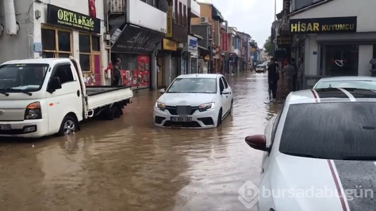 Sağanak yağış Bursa'yı etkisi altına aldı