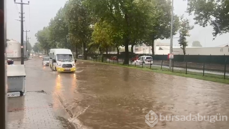 Sağanak yağış Bursa'yı etkisi altına aldı