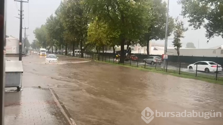 Sağanak yağış Bursa'yı etkisi altına aldı