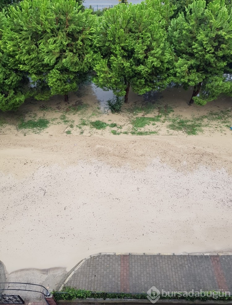 Sağanak yağış Bursa'yı etkisi altına aldı