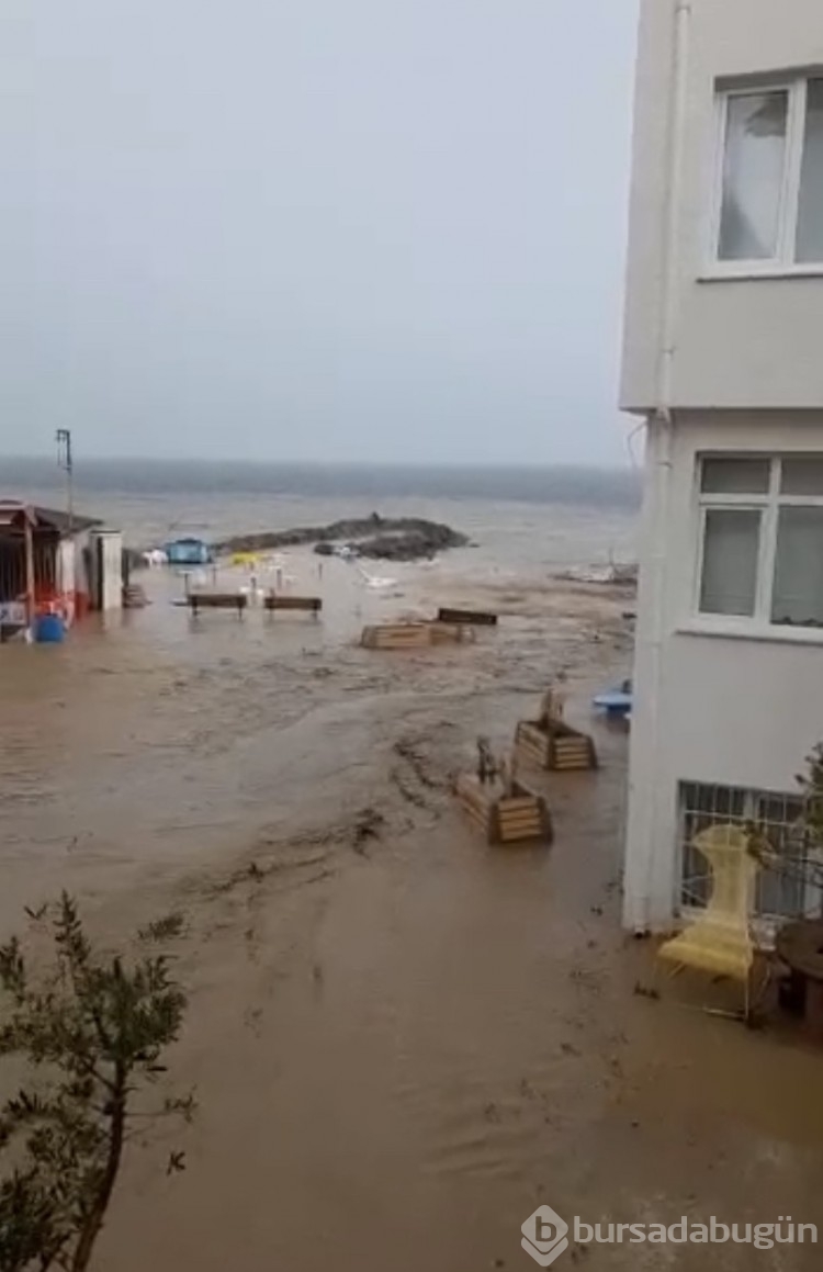 Sağanak yağış Bursa'yı etkisi altına aldı