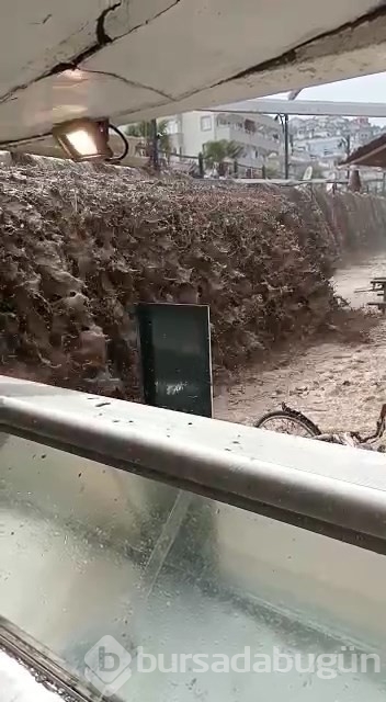 Sağanak yağış Bursa'yı etkisi altına aldı