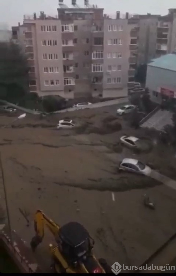 Sağanak yağış Bursa'yı etkisi altına aldı