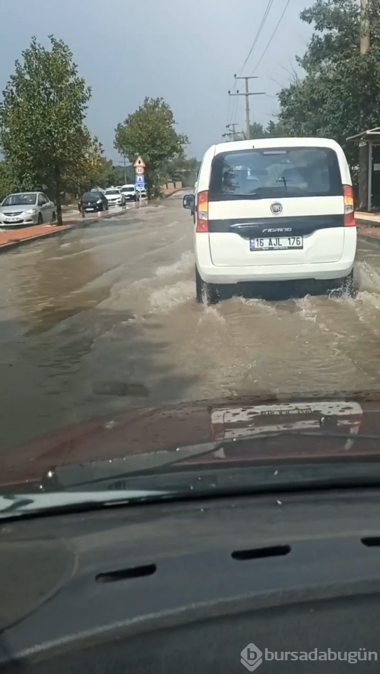 Sağanak yağış Bursa'yı etkisi altına aldı