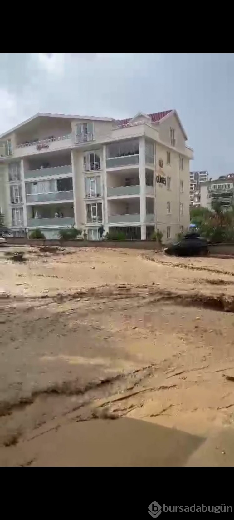 Sağanak yağış Bursa'yı etkisi altına aldı