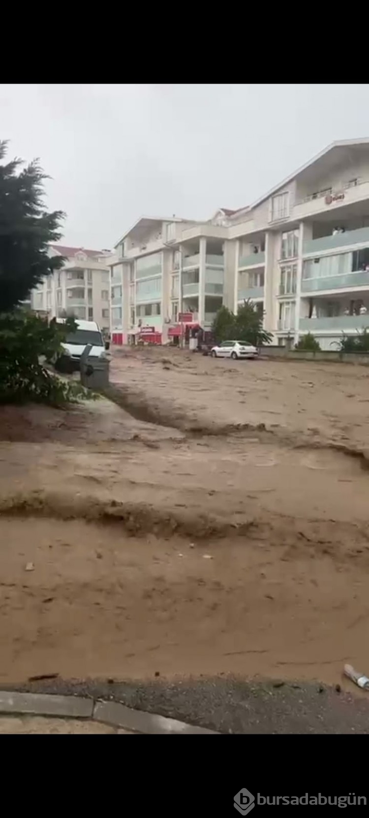 Sağanak yağış Bursa'yı etkisi altına aldı