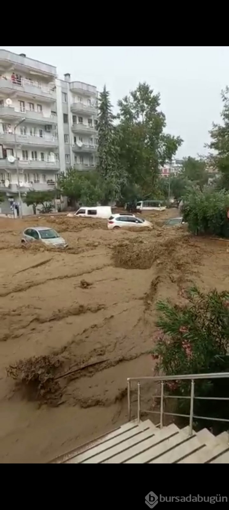 Sağanak yağış Bursa'yı etkisi altına aldı