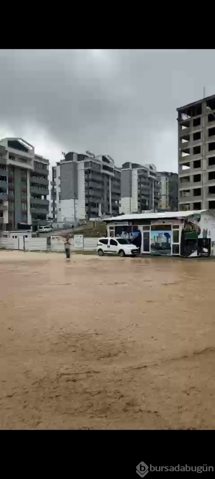 Sağanak yağış Bursa'yı etkisi altına aldı