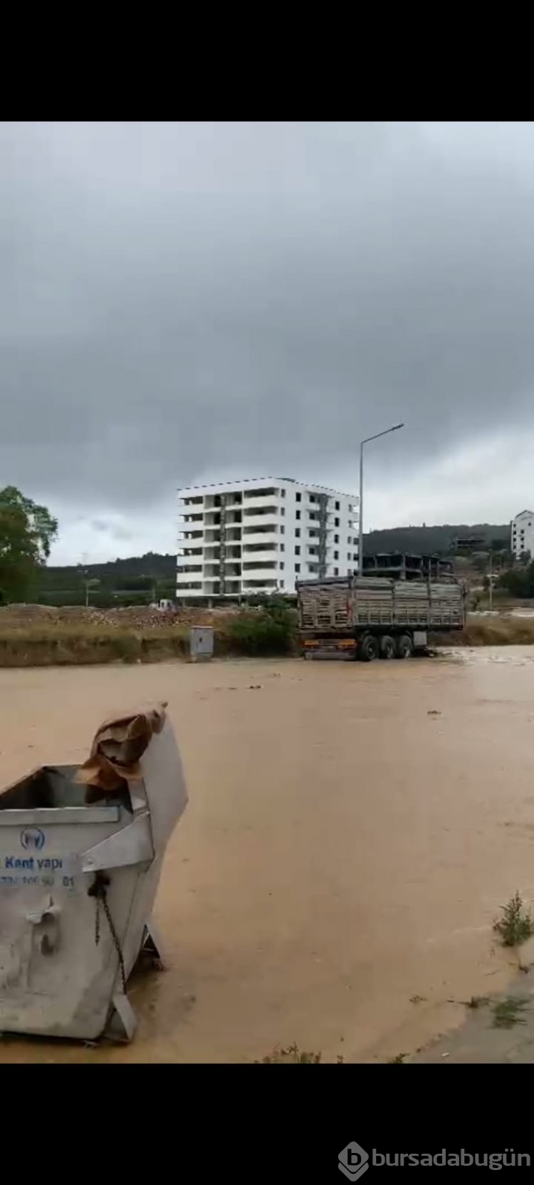 Sağanak yağış Bursa'yı etkisi altına aldı