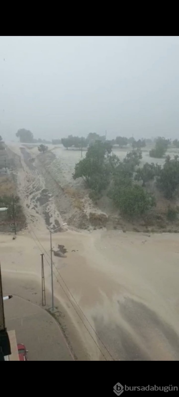 Sağanak yağış Bursa'yı etkisi altına aldı