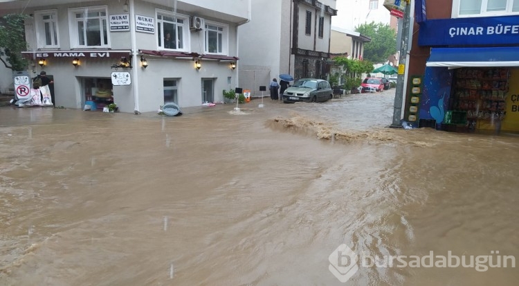 Sağanak yağış Bursa'yı etkisi altına aldı