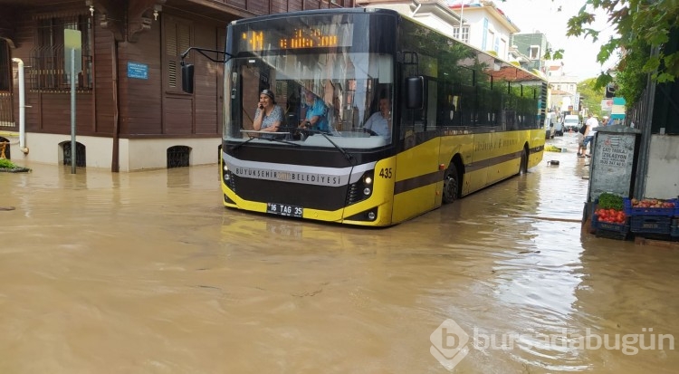 Sağanak yağış Bursa'yı etkisi altına aldı