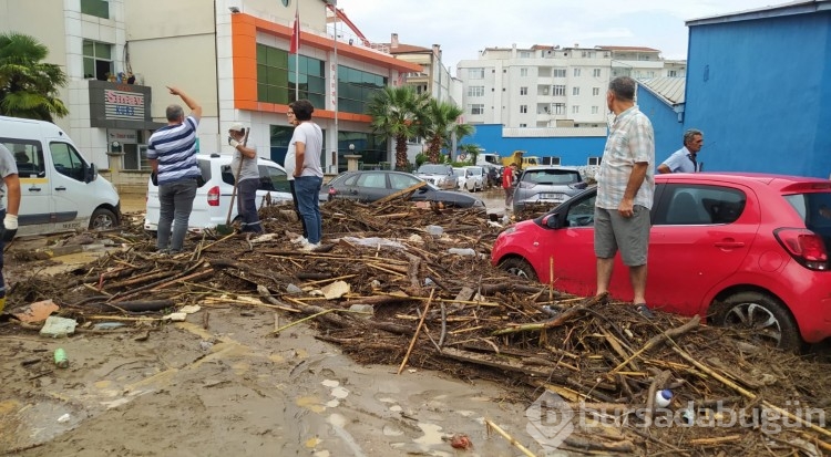 Sağanak yağış Bursa'yı etkisi altına aldı