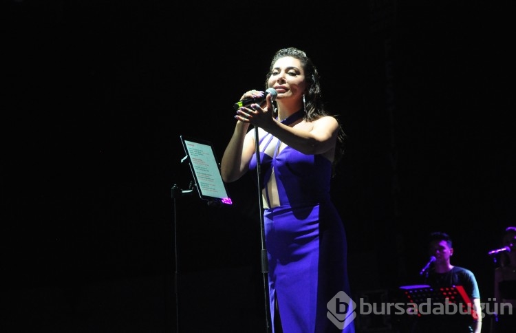 Ebru Yaşar'dan Bursa'da muhteşem konser