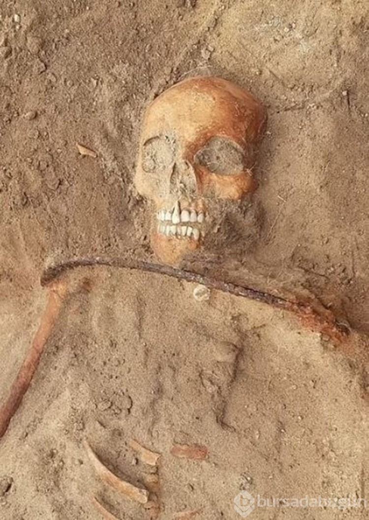 Polonya'da bin yıllık "vampir" mezarı bulundu

