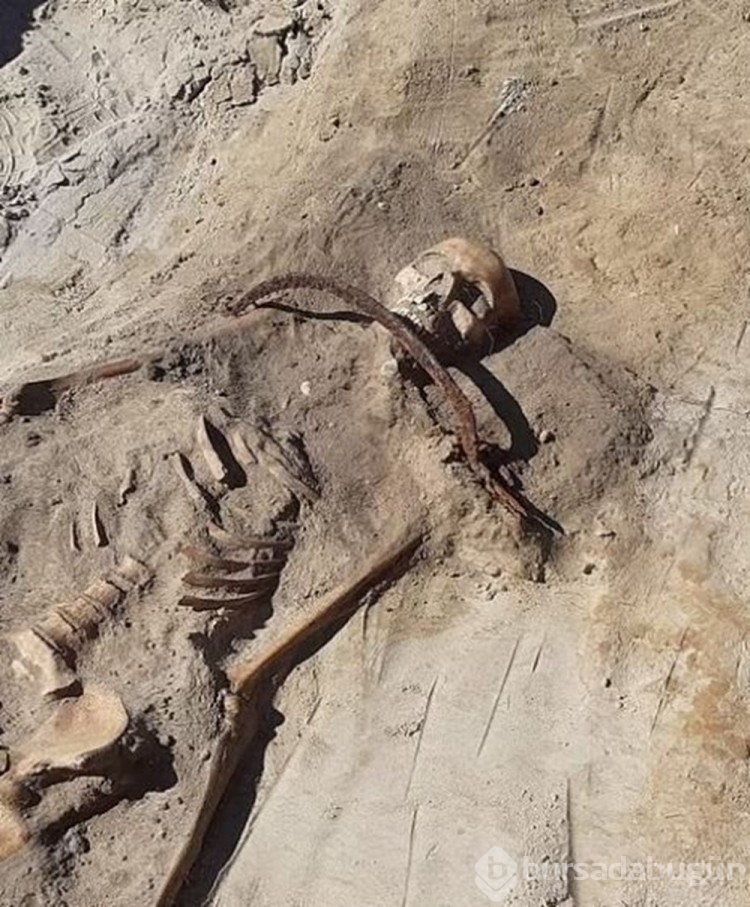 Polonya'da bin yıllık "vampir" mezarı bulundu
