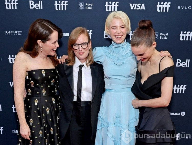 Claire Foy ve Jessie Buckley kırmızı halıda gülme krizine girdi