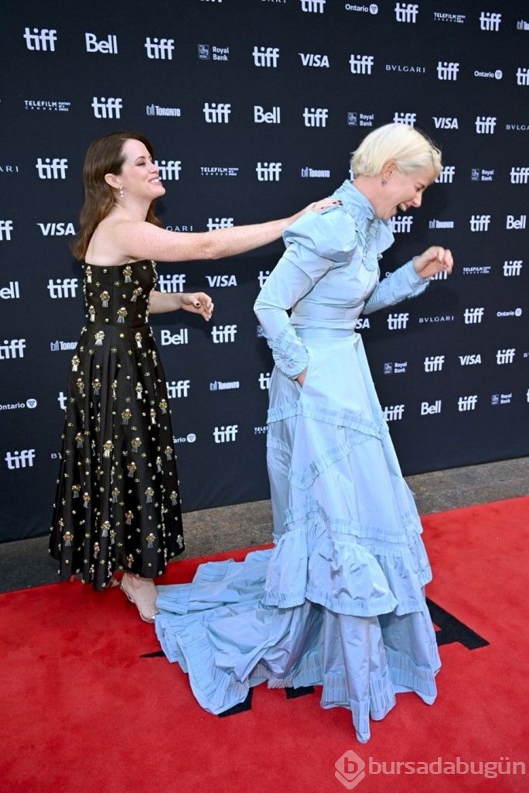 Claire Foy ve Jessie Buckley kırmızı halıda gülme krizine girdi