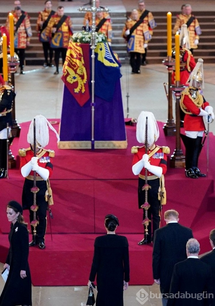 Kraliçe Elizabeth'in tabutundaki sırlar