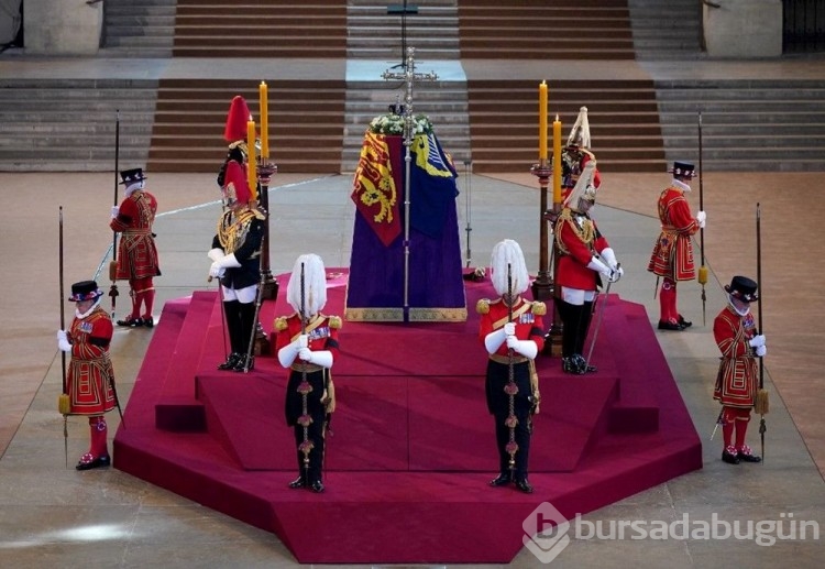 Kraliçe Elizabeth'in tabutundaki sırlar