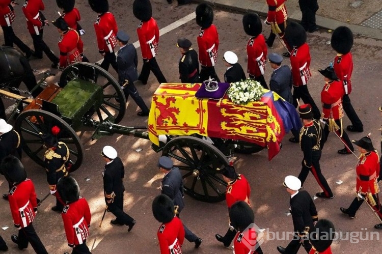 Kraliçe Elizabeth'in tabutundaki sırlar
