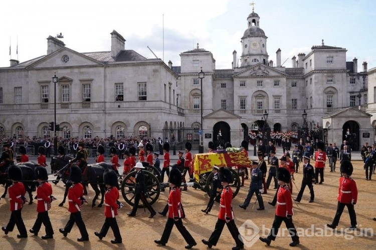 Kraliçe Elizabeth'in tabutundaki sırlar