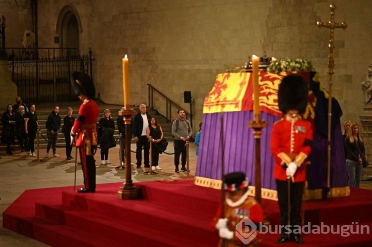 Kraliçe Elizabeth'in tabutundaki sırlar