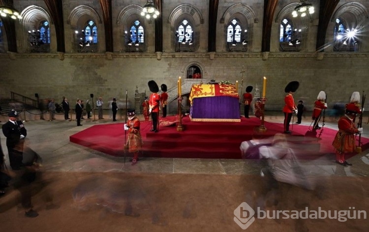 Kraliçe Elizabeth'in tabutundaki sırlar