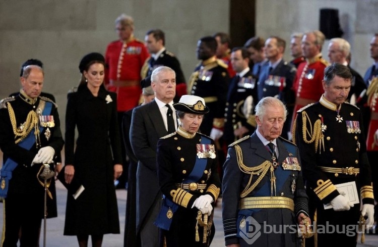 Kraliçe Elizabeth'in tabutundaki sırlar