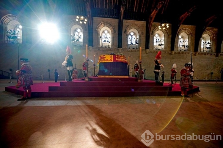 Kraliçe Elizabeth'in tabutundaki sırlar