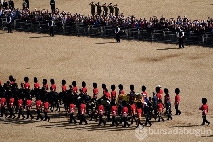 Kraliçe Elizabeth'in tabutundaki sırlar