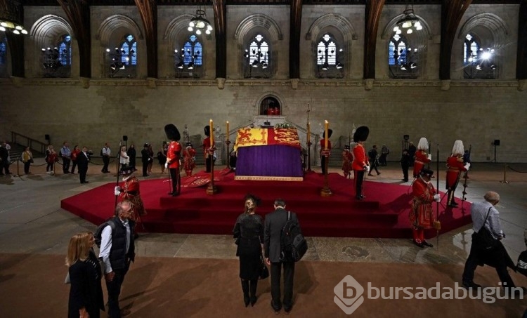 Kraliçe Elizabeth'in tabutundaki sırlar